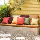 Původní stavby na pozemku: bloková lavička